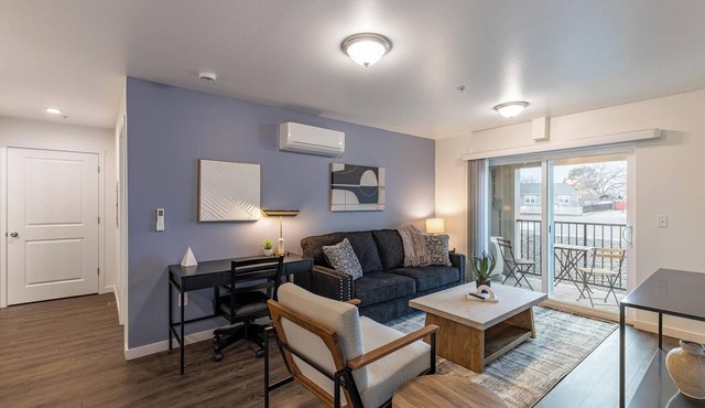 Landing | Modern 1BD, Gym, Clubhouse