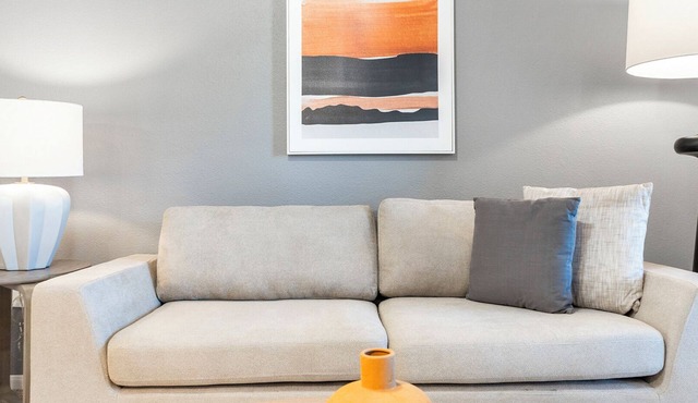 Landing | Modern 1BD, Pool, Gym
