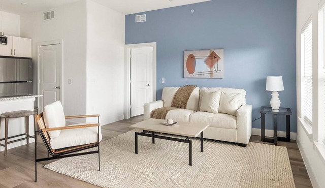 Landing | Modern 2BD, Gym, Pool