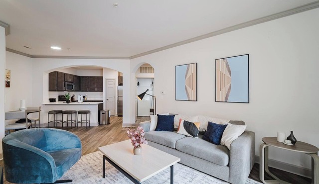 Landing | Spectacular 2BD, Pool, Clubhouse
