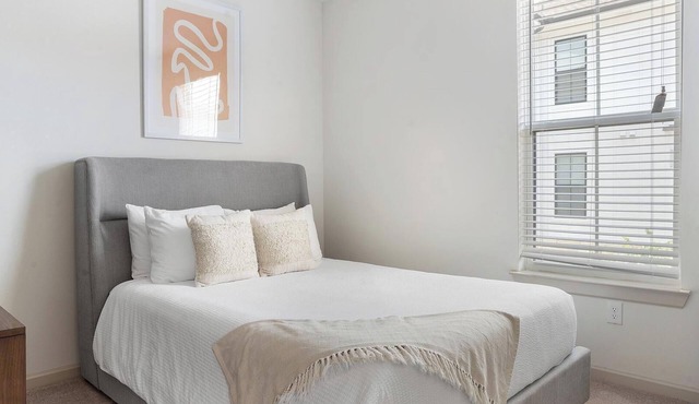 Landing | Stunning 1BD, Gym, Game Room
