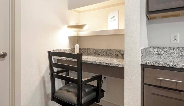 Landing | Stunning 2BD, Game Room, Gym