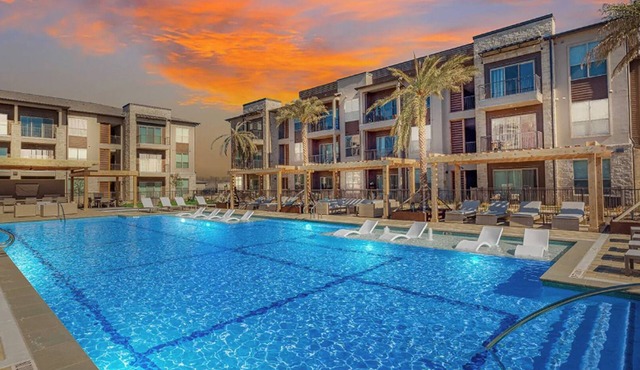 Landing | Stunning 2BD, Gym, Clubhouse