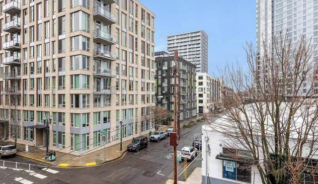 Landing | Stunning Studio, Courtyard, Gym