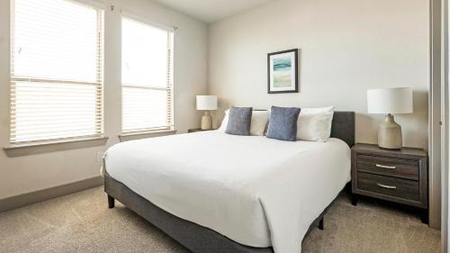 Landing Stylish 1BD Courtyard Clubhouse