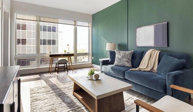 Landing | Stylish 1BD, Gym, Rooftop Lounge