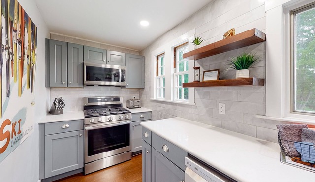 Landmark home with incredible mountain views, saltwater pool & hot tub
