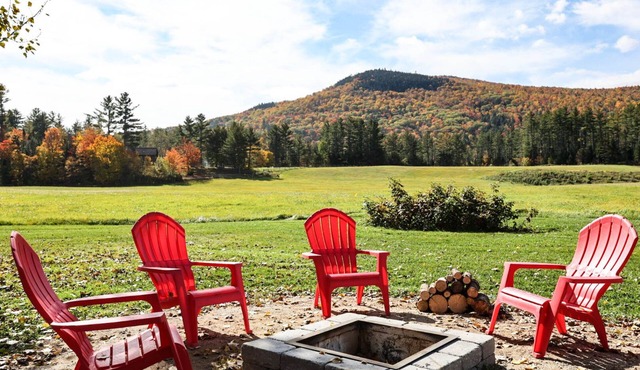 Large farmhouse on cattle farm - snowmobile, ski, hike, and more!