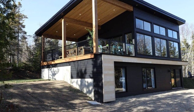 Le Sélect | River View Private Hot Tub Pet Friendly