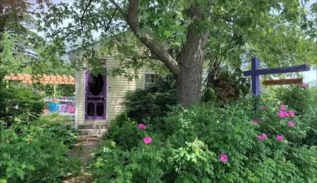 Lemon Drop Cottage Enjoy "Vacationland" in our cozy cottage.