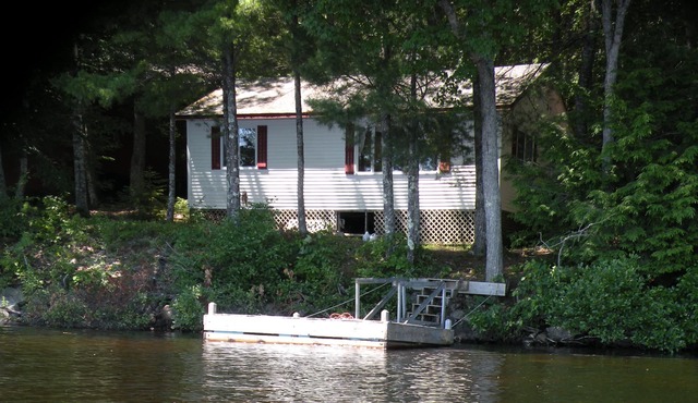 Life is Better at the Lake! Lake Pemaquid Lakefront Cottage