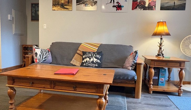 Lincoln/White Mnt 2Br/2Ba-King bed-A/C-Pool-Monthly rental