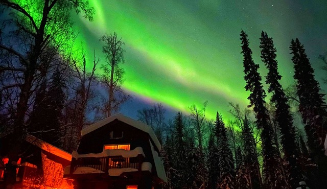 LOG CABIN on the beautiful Chena River! Sleeps 4* AURORA viewing