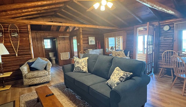 LogginOut Cottage 3-bedroom cottage in tranquil Au Gres with lots of sandy beach in Au Gres