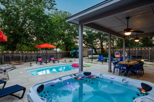 Lone Star Luau - Pool Spa Billiard & Sport Court