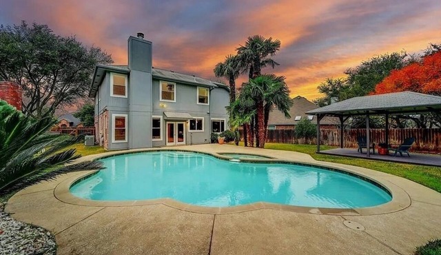 Longhorn Escape w/Pool by StayLage