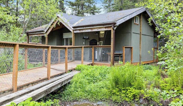 Loveland Cottage | Walk to Lifts | Hot Tub