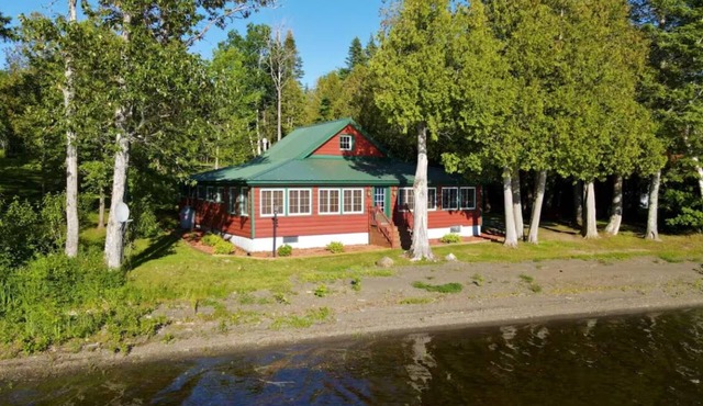 Lovely 4-bedroom cabin in Sinclair for a cozy getaway