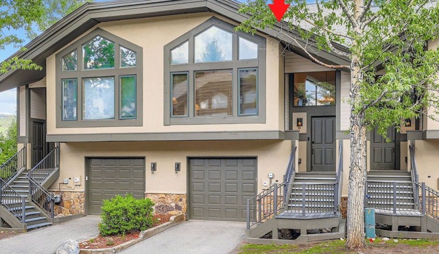 LUX 3/3 CHALET! 4 MIN WALK TO QUICKSILVER LIFT & MAIN ST! "PRIVATE HOT TUB"