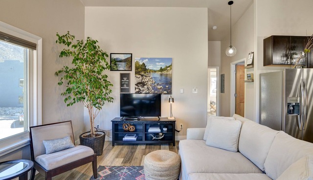 Luxe Downtown Condo Near Hot Springs and River