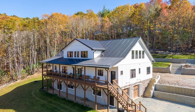 Luxe Mountain Haven - Mountain Views, Hot Tub, Game Loft