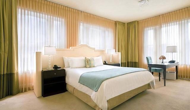 Luxurios Stay 0.5 mi to Portland Art Museum | Pets Allowed | Parking Available
