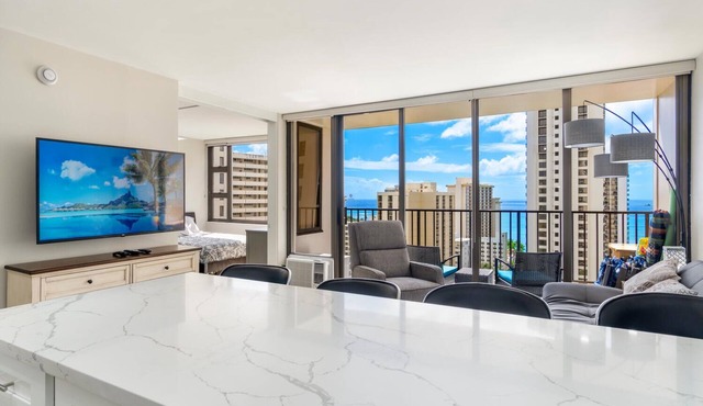 Luxurious, Free Parking & WiFi, Ocean View, Remodeled, 1 BR Condo, No Resort Fee