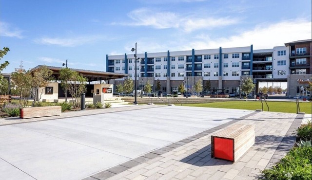Luxury 1BR with Center Stage View-North Austin Tech Corridor