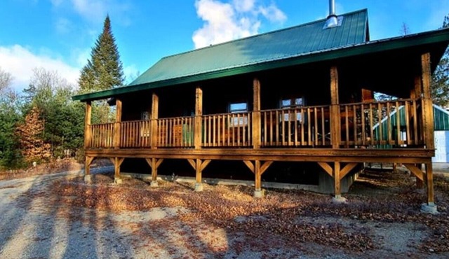Luxury 3-bedroom Maine Log Cabin Retreat