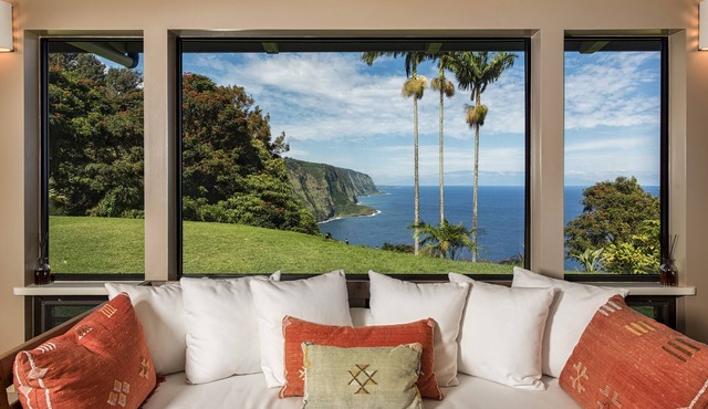 Luxury 4BR Estate with Ocean Views, Pool, Slide & Gourmet Kitchen: Waipio Heaven