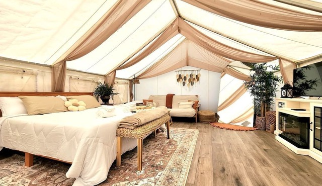 Luxury Canvas Retreat w/Rain Shower & Firepit in Brush Prairie, Washington