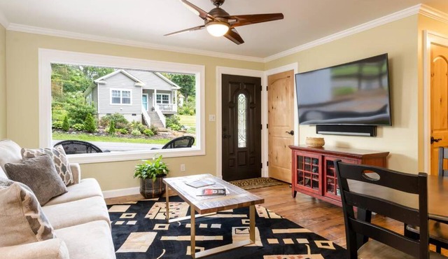 Luxury Cottage just 5 miles to downtown Asheville