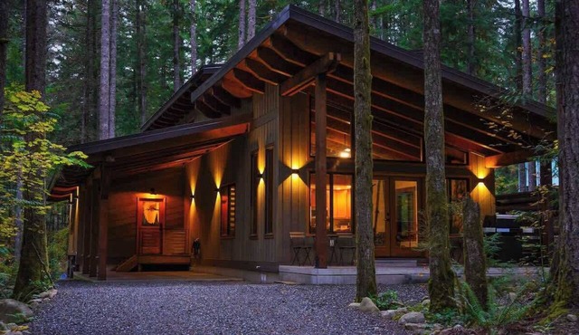 Luxury Forest Escape Hot Tub & Fireplace