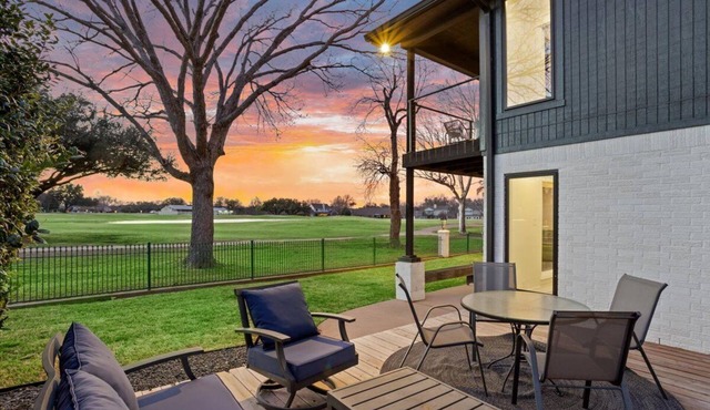 Luxury Home on Golf Course, Onsite Golf Cart Rental