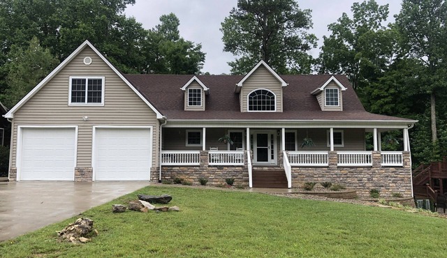 Luxury Lakefront 7 Bedroom/5.5 Bath Home