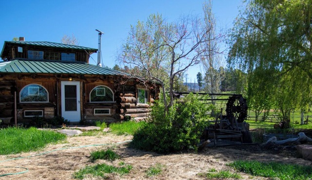 Magical 3-bedroom cabin in tranquil Mancos with WiFi