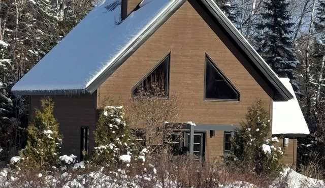 Magnifique Chalet en Mauricie Au cœur de la nature mais à 10 minutes de la ville in Saint-Mathieu-du-Parc