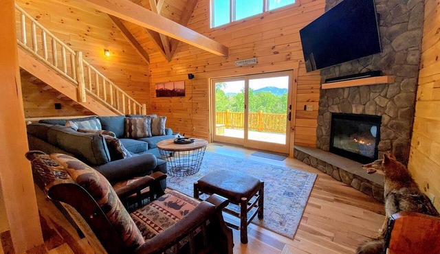 Majestic New Hampshire Log Cabin Rental with Views of Cannon Mountain