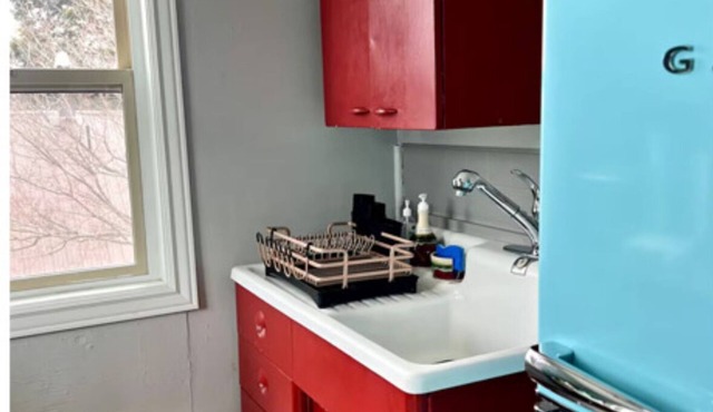 Marathon Historic Apartments-Retro 50's -Heart of Downtown-1 bedroom-sleeps 4