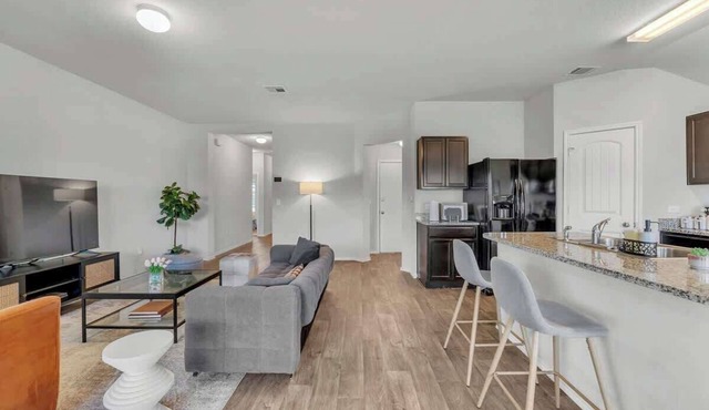 Marbella Lane - 3BR Pristine Home in Austin TX
