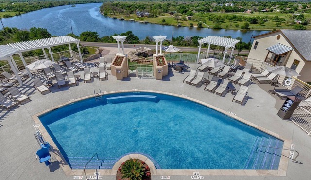 Marble Falls | Romantic Lake Escape | Pool + Lake