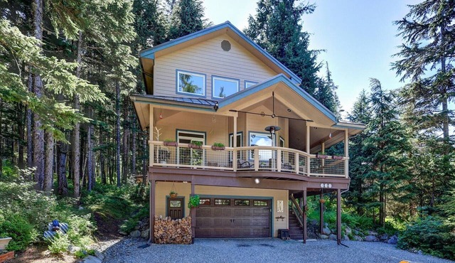 Max's Mountain Retreat - three bedroom one mile from Alyeska Ski Resort