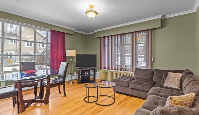 Midstream Flat 2BR Wi-Fi Parking
