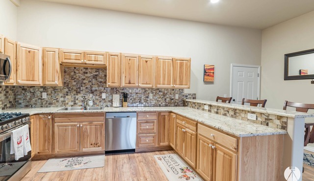 Modern 2/2! Minutes from Big Lake fun