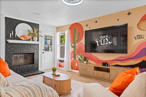 Modern 3BR Home w Cowboy Pool & 3 in 1 Game Table