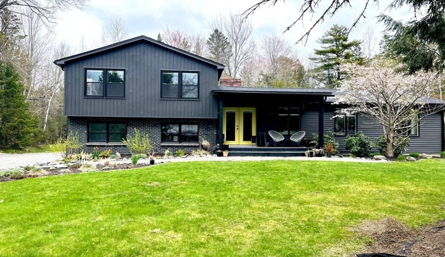 Modern 4 Bedroom House in Quiet Bangor Neighborhood