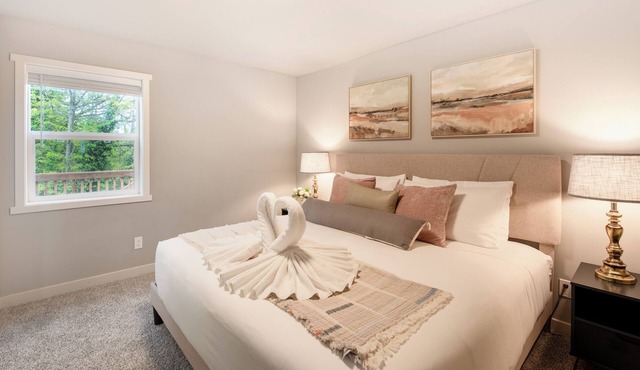 Modern 5Bd+3Ba Remodeled Home with AC, Wifi, BBQ, Backyard in brilliant Seattle