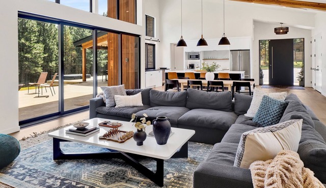 Modern 5BR Mountain Retreat with Hot Tub, Game Room & Scenic Views