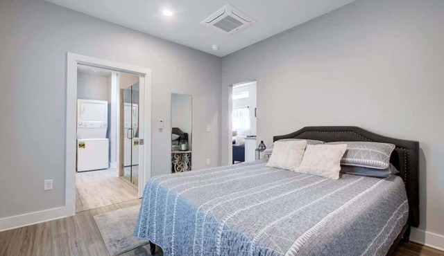 Modern Austin Guesthouse, Pets Welcome!