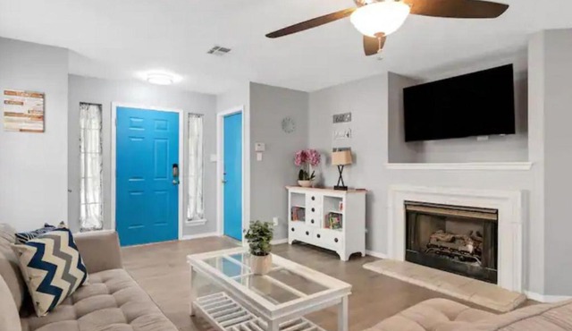 Modern Austin Retreat 15 Min to Downtown & Airport Sir